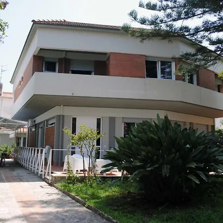 לינה וארוחת בוקר Design 4*